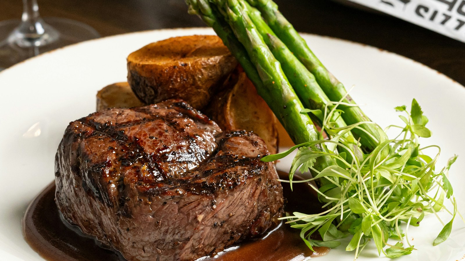 Steak and asparagus